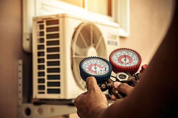 Professional Hvac technician working in Indiantown, FL
